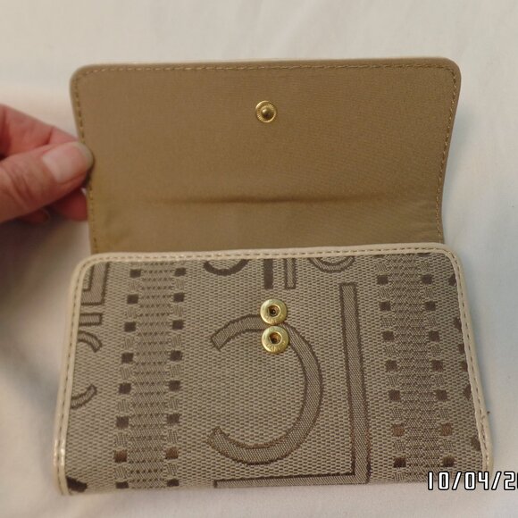 Liz Claiborne Trifold Wallet Camel New With Tag Heritage Mosaic - Picture 6 of 13